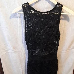 Sleeveless lace dress